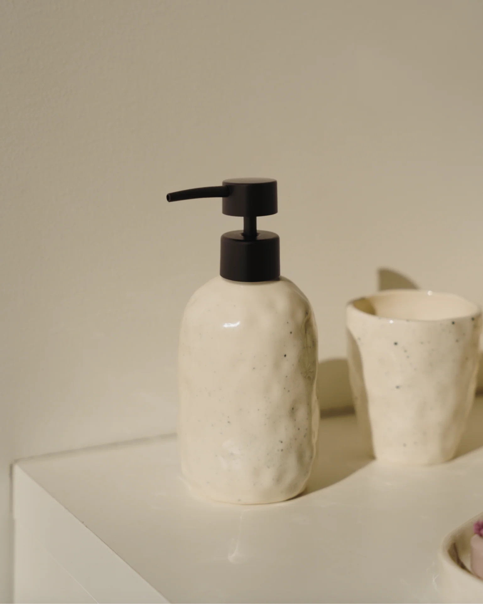 Distributeur de savon en céramique - Image 2