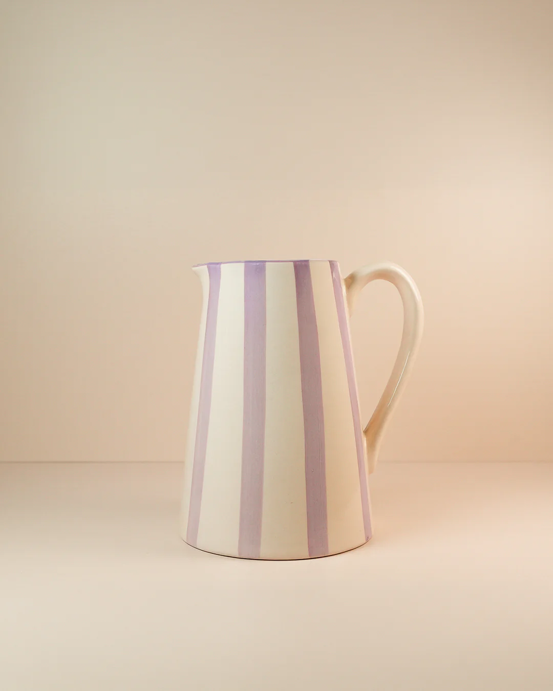 Vase en céramique à rayures